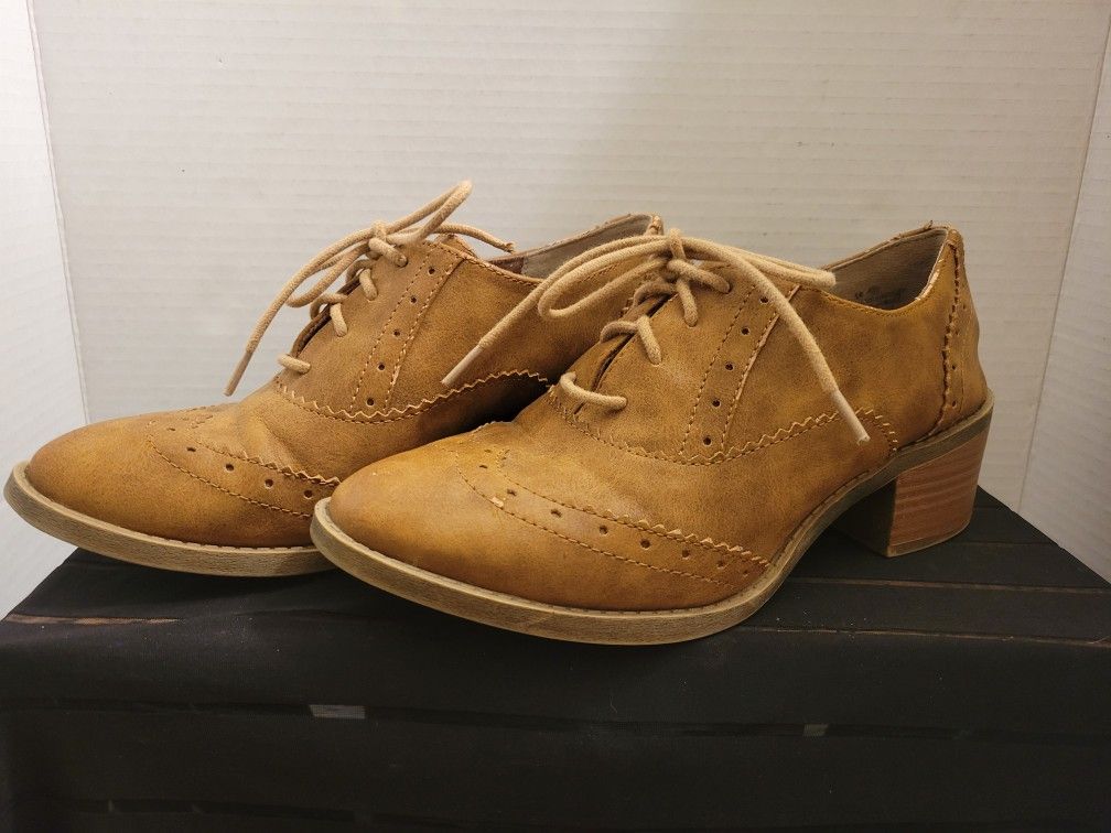 Vintage Maurice's Tan Heeled Saddle Shoes Size 8M 1.5" Heel