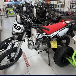 X19 125CC Dirt Bike 4 Stroke! Finance For $150 Down Payment!!