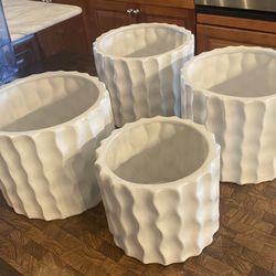 Matte White Ceramic Wavy Pots (4)