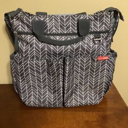 Skip Hop Duo Baby Diaper Bag-excellent Condition, Has Many Compartments And Stroller Hook Straps, Changing Pad Included (has Ointment Stains). Overall