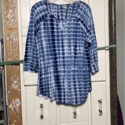 Used Shirt Dark Blue Light Blue And White 