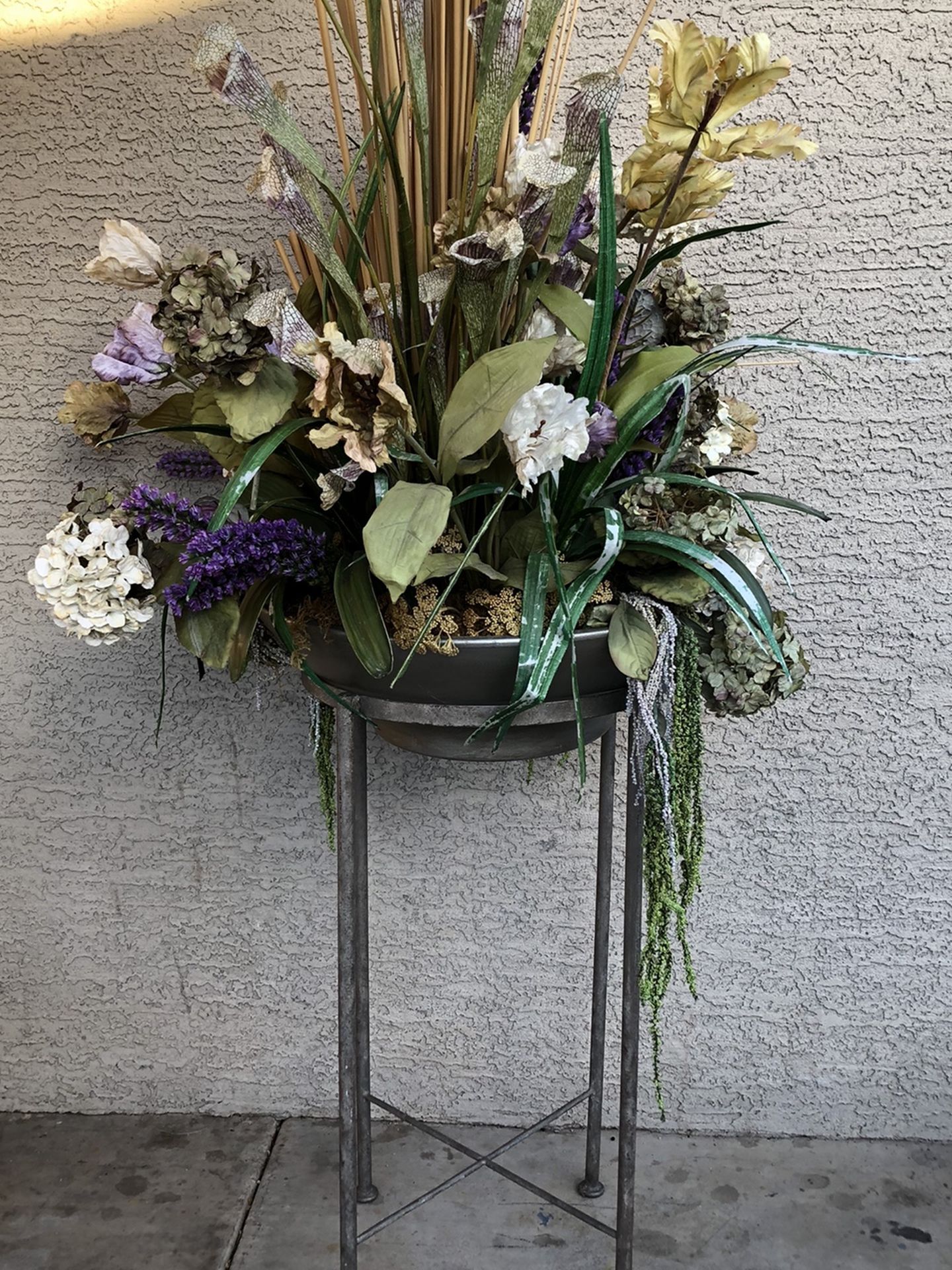 FLORAL ARRANGEMENT