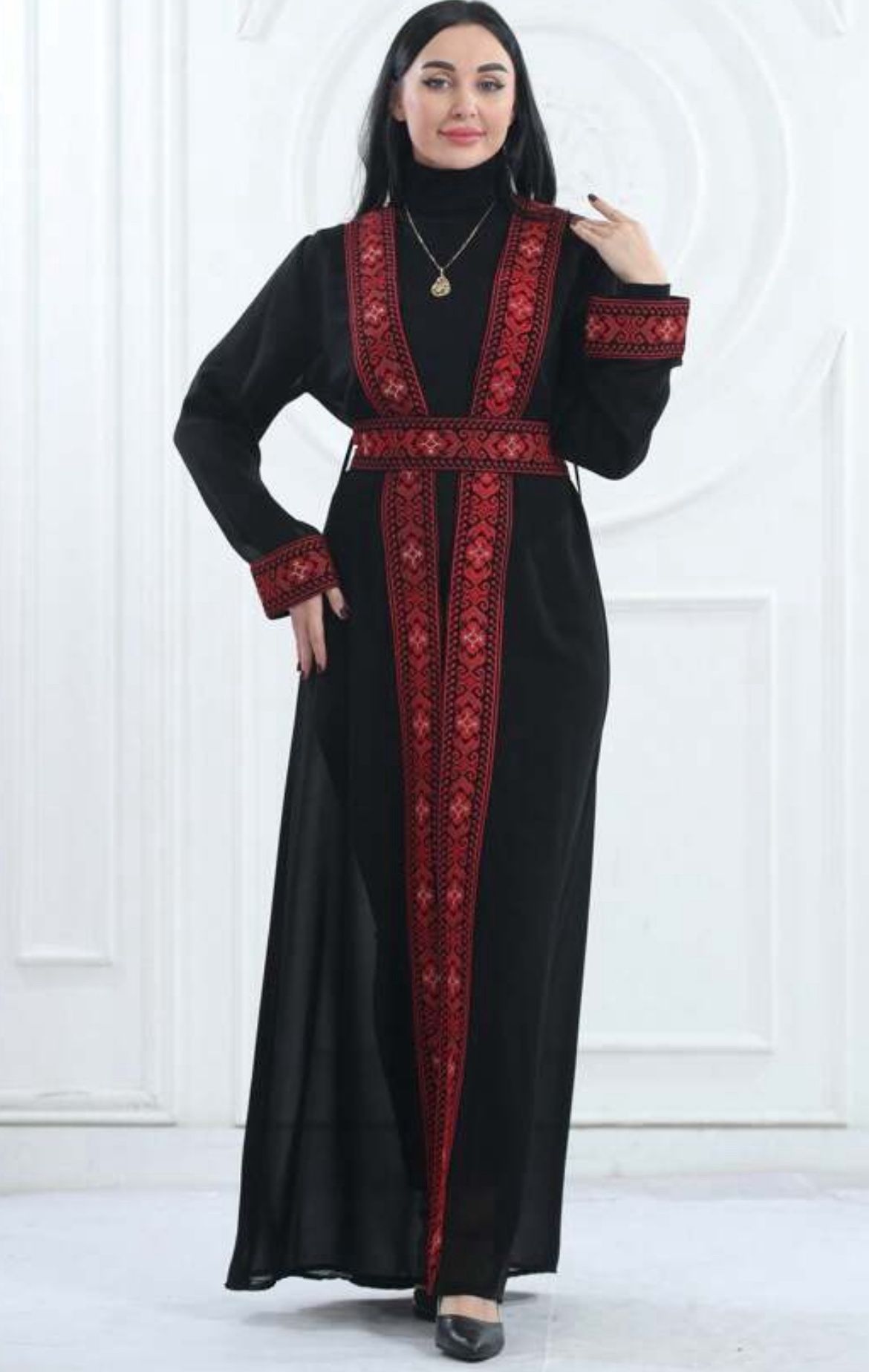 Embroidered Bisht: Luxurious Elegance & Intricate Craftsmanship