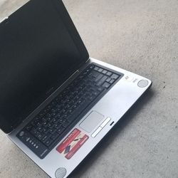 TOSHIBA  LAPTOP  NO SE SI PRENDA O NO NO TENGO EL CARGAFOR