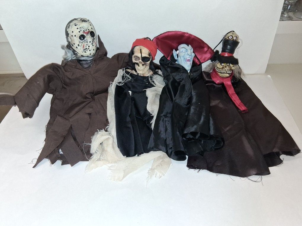 HALLOWEEN outdoor decor (4 hanging figures) ONLY $5 FIRM for ALL!