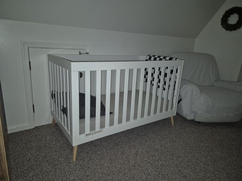Delta Children's Crib - 4 In 1
