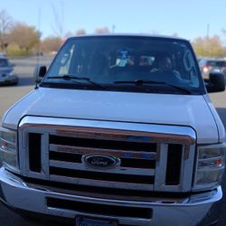 12 passenger van E350 Ford 2009 166 Miles Clean Title 