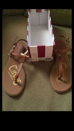 Girl's sandals