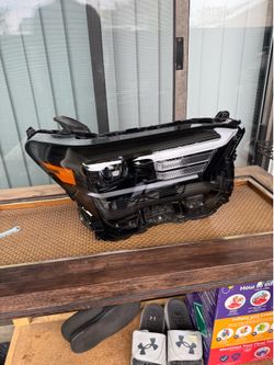 Toyota 4Runner 2025-2026 headlight