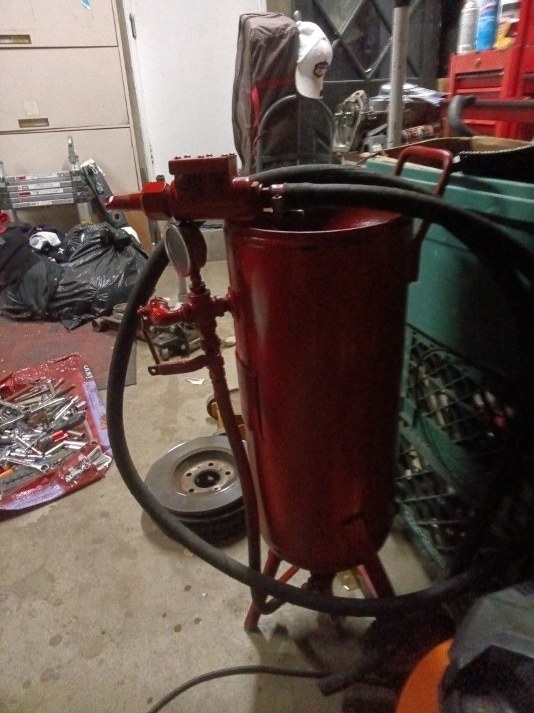 Pressure Pot Sandblaster