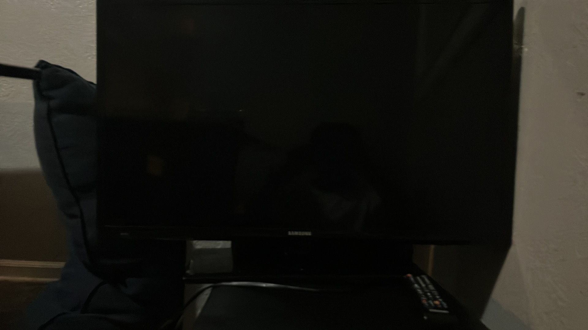 41 Inch Samsung Tv (with Remote)