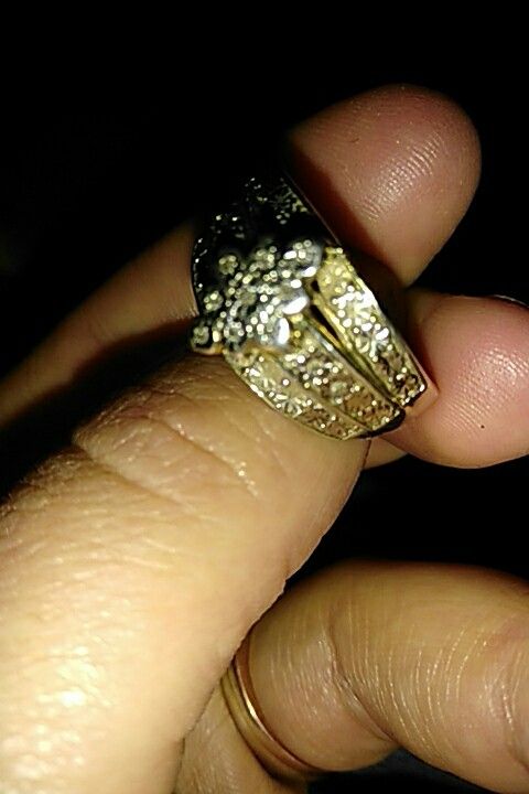 Woman's H925 diamond ring