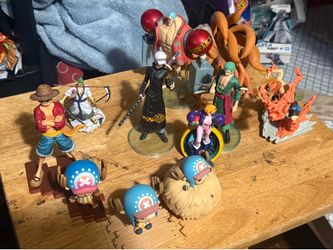 One piece/naruto figures