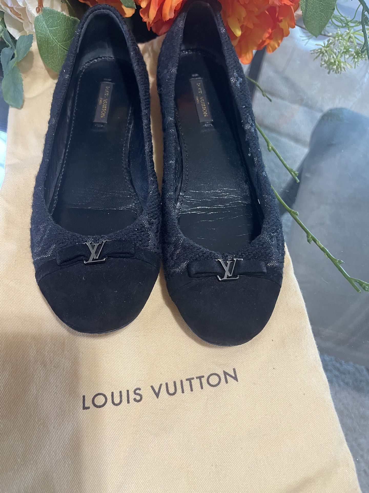 Louis Vuitton Black Monogram Flat Size 37
