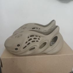 Yeezy Foamrunners Size 4 New W/Box 