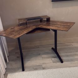 Corner desk