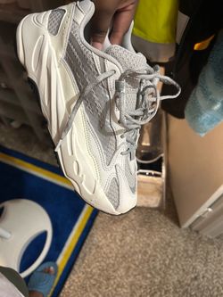 Yeezy V2 700