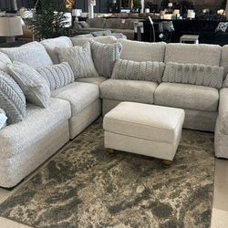 OM• $38 Initial • Brand New// cuddle plush 6 piece sectional