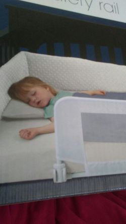 Crib safety rail