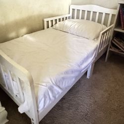 Dream On Me Wood Toddler Bed In White Mattress Included