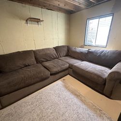 Cozy L-Shaped Sectional Couch – Clean + Delivery Available