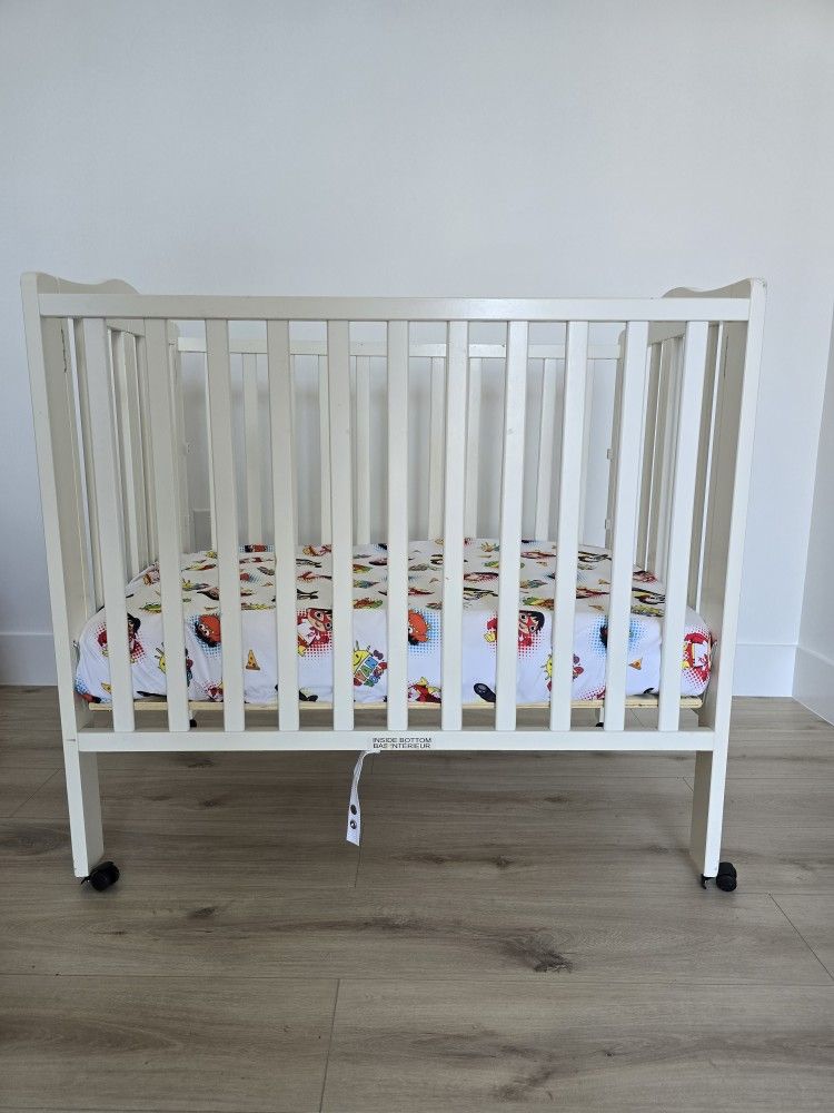 Baby Crib With Mattress.