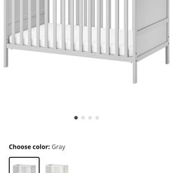 Crib For Sale With Mattress And Sheets 