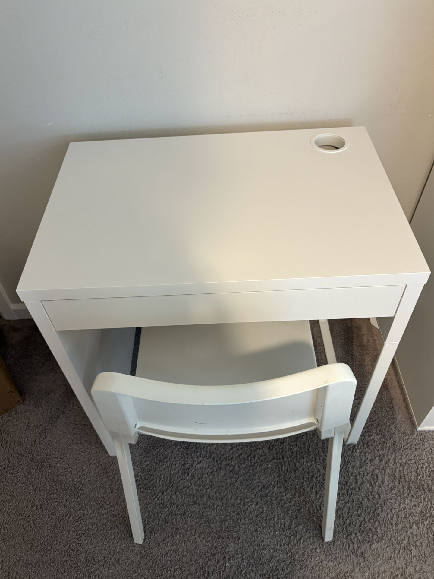 IKEA Micke Desk With Teodores Chair