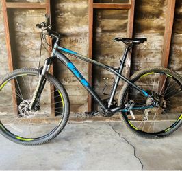 GT aggressor pro mountain bike,  Alpha 6061 aluminum frame size medium , Double walls Terra rims size 700c, fit riders over 5’8”