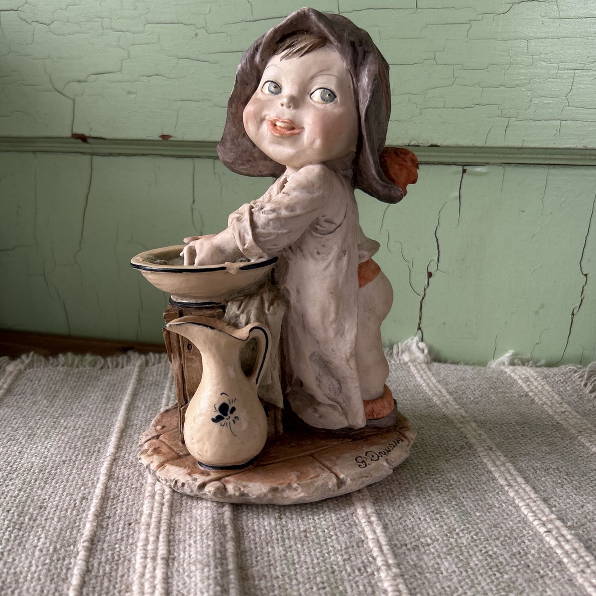 Vtg G. ARMANI Gulliver's World Girl “ Getting Clean” Washing Figurine Italy 1980