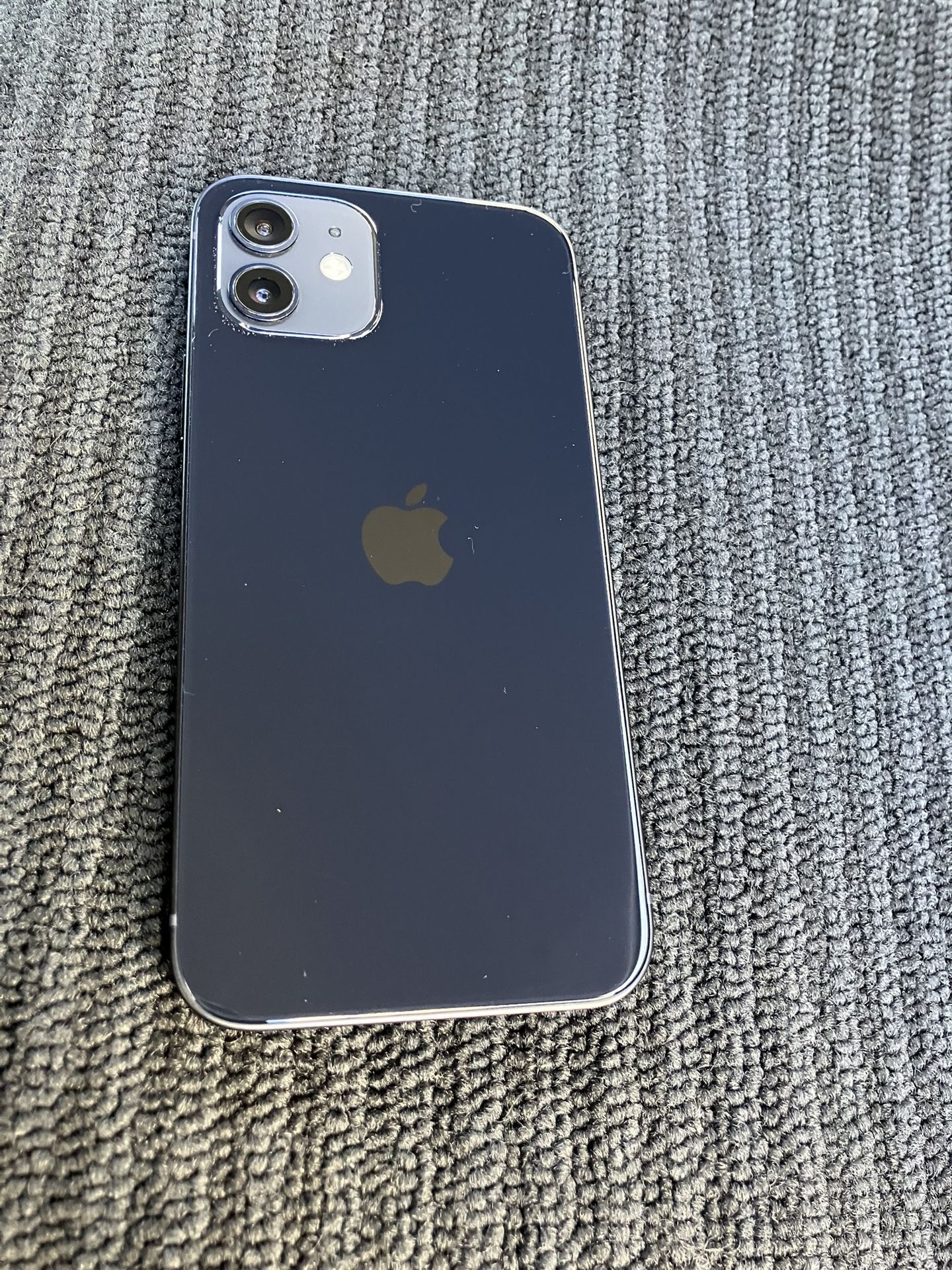 iPhone 12 (256GB)