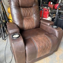 Brown Electric Leather Recliner w/ Cup Holders + Charger