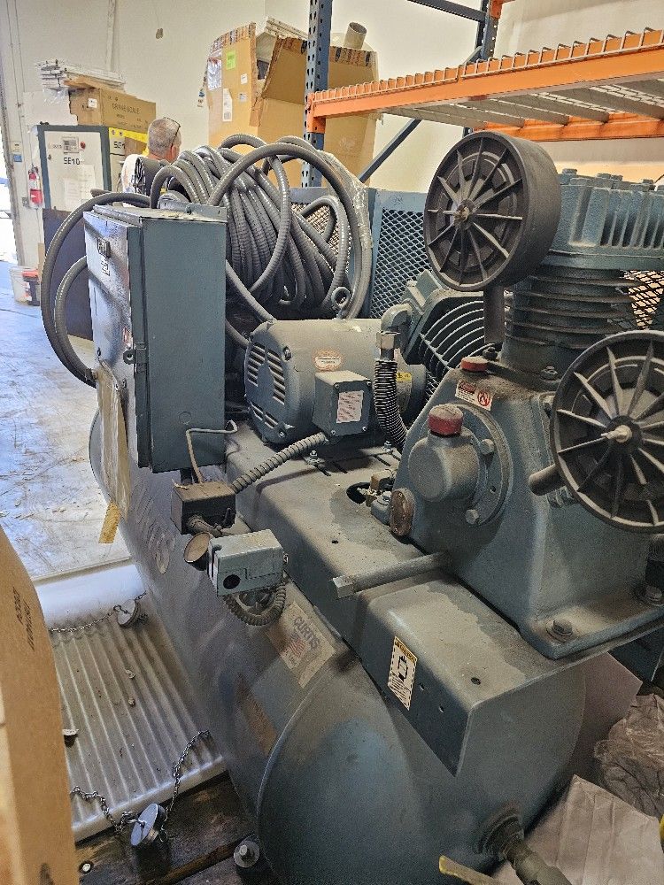 Used AIR COMPRESSOR 