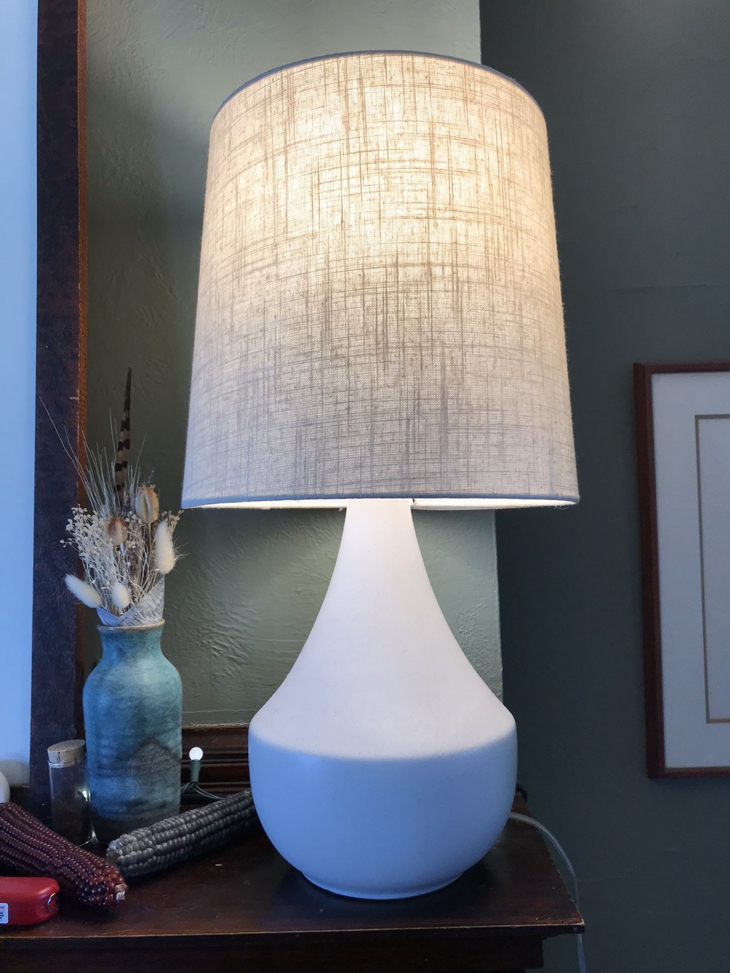 Table lamp