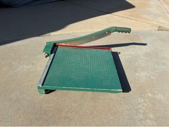 Paper cutter