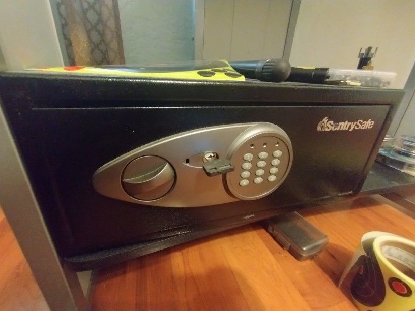 Safe Great Near Perfect Condition