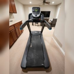 2021 Precor TRM 800-Series Treadmill, Works Well, Includes Mat – Bonney Lake, WA
