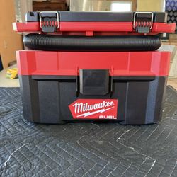 Milwaukee 18v Pack out Wet/dry Vacuum