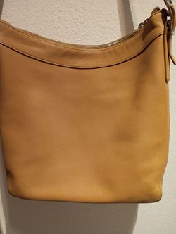 COACH!  women's shoulder purse