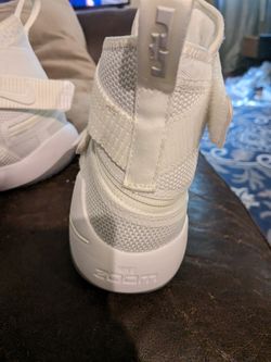 Lebron soldier hotsell 11 triple white