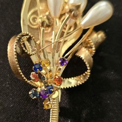 VTG. OTC International Brooch/Pin Multi Colored Rhinestones Faux Pearls Gold Tone Floral Rare!