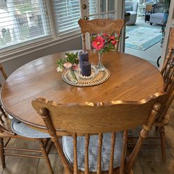 Solid Golden Oak 48” Round Table with 20” leaf and 6 chairs