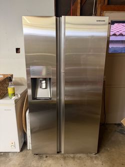 Samsung Side by Side Refrigerator with Food Showcase, 21.5 cu.ft.