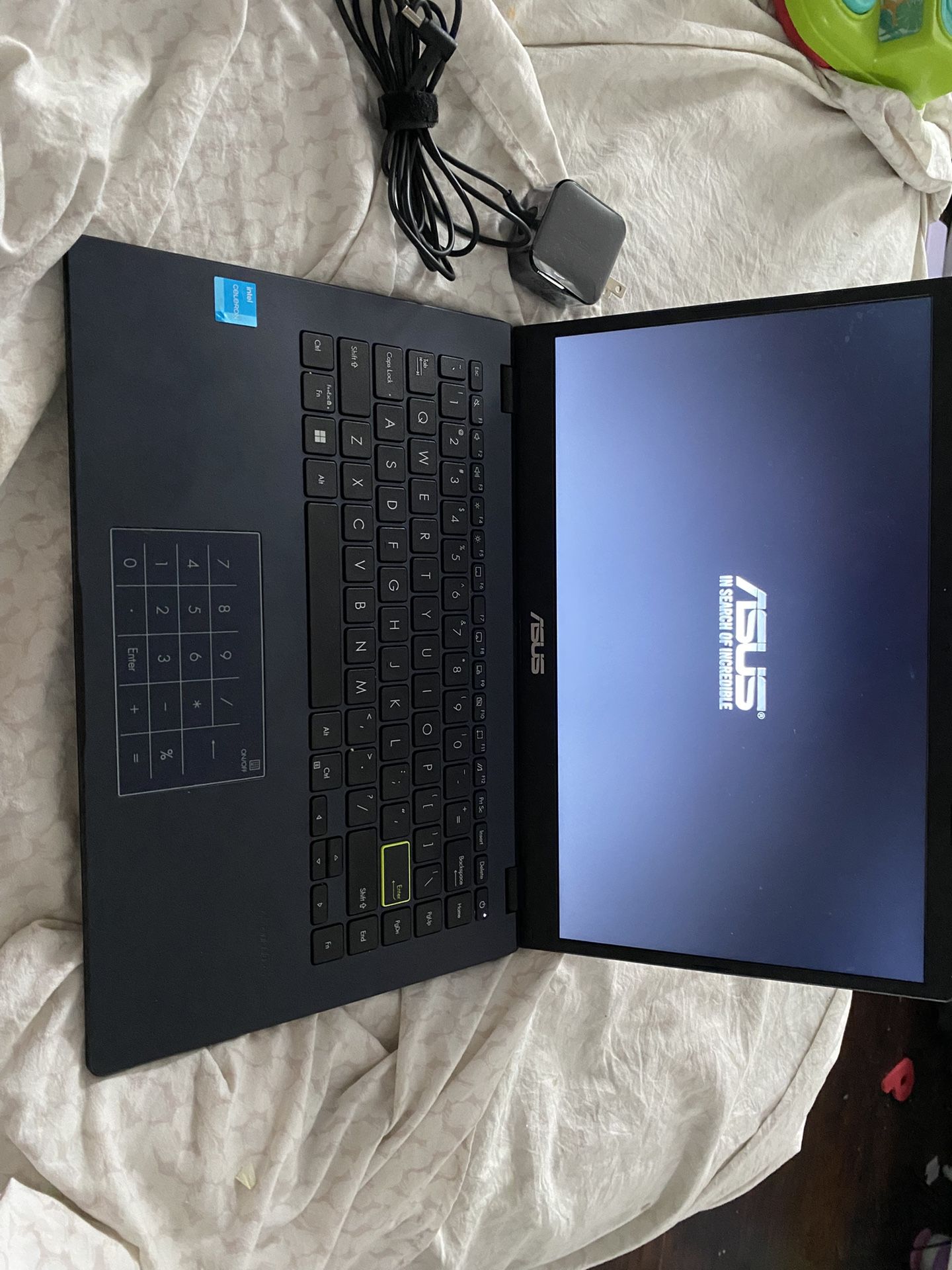 ASUS - Vivobook Go