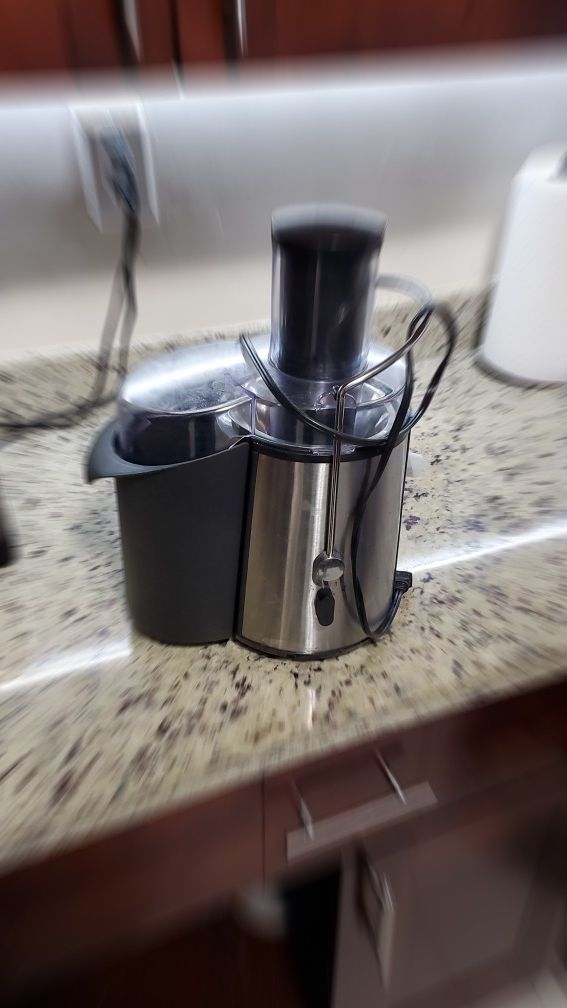 GNC Live Well Deluxe Juicer Black & Stainless 700 Watt