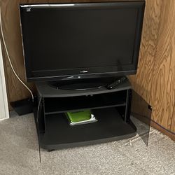 32” Insignia LCD Color TV With Built In dVD Player & Stand 