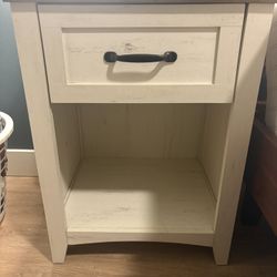 Set Of 2 Nightstands