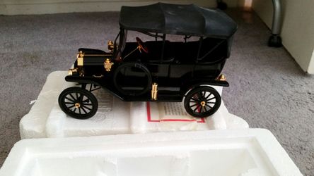 DIE CAST MODEL ANTIQUE CAR
