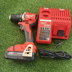 Milwaukee M18 Brushless Dril Kit With 2.0 Battery 