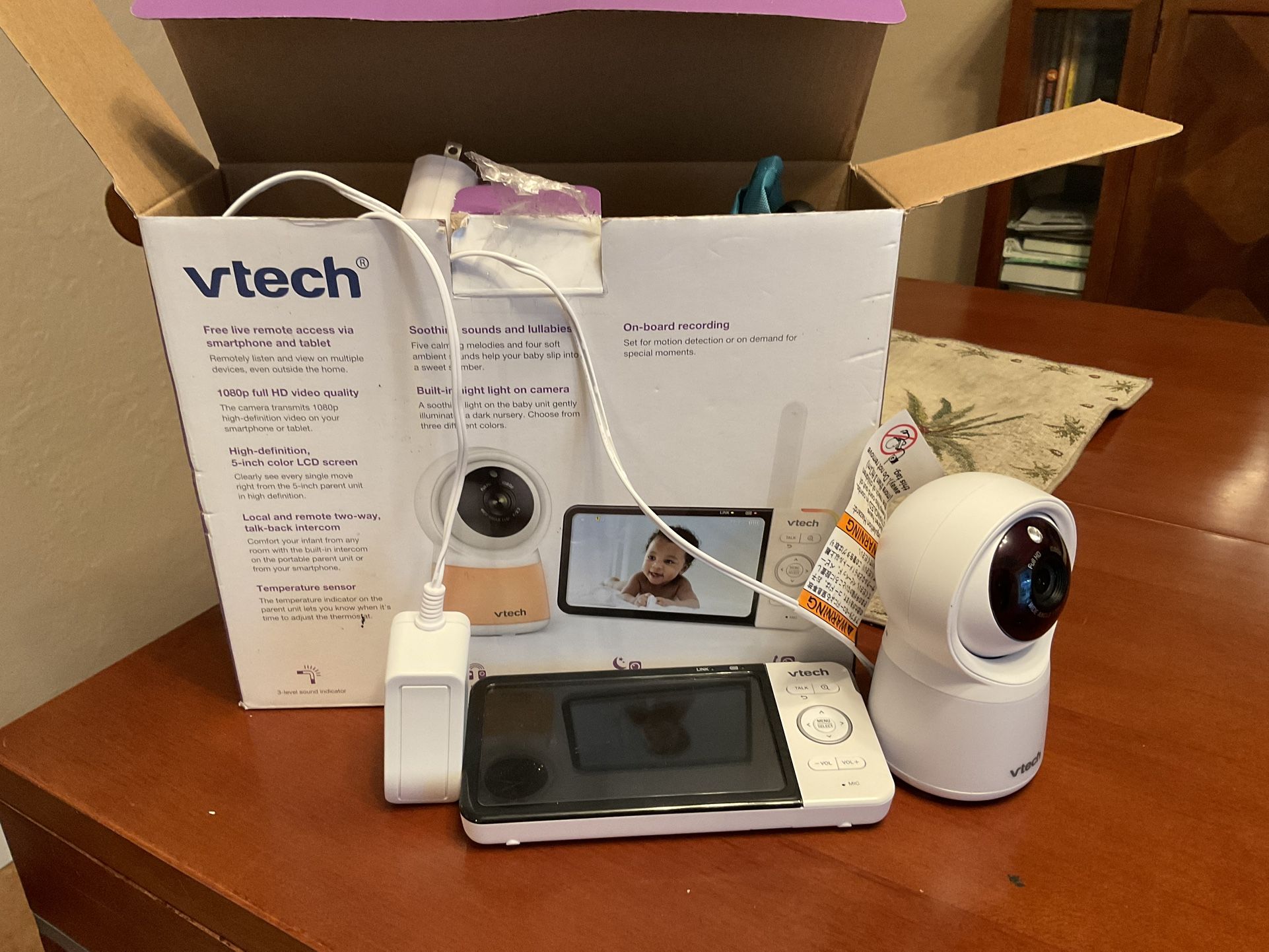 VTech RM5754HD RM5754HD Smart Wi-Fi 1080p Video Baby Monitor System with 5-in. Display, Night-Light, and Remote Access, White